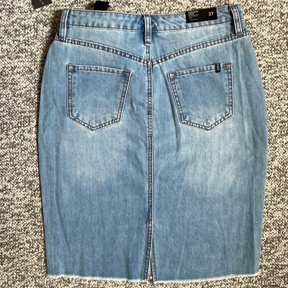 🌟Womens Buffalo denim high rise skirt- Size 27 🌟 - Picture 2 of 6